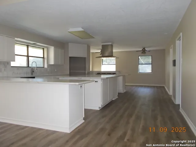 1247 Abbotsbury Universal City, TX 78148