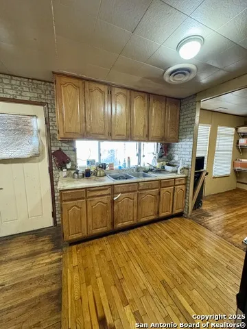 607 W Theo Ave San Antonio, TX 78225