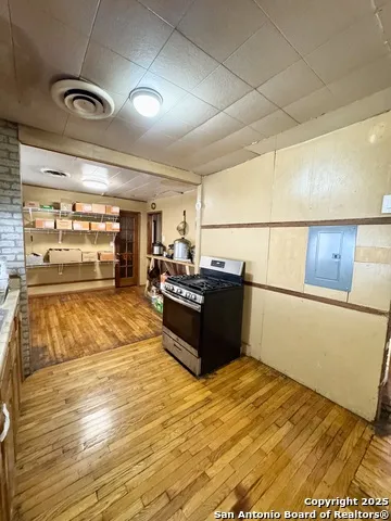 607 W Theo Ave San Antonio, TX 78225