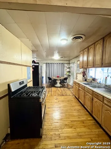607 W Theo Ave San Antonio, TX 78225