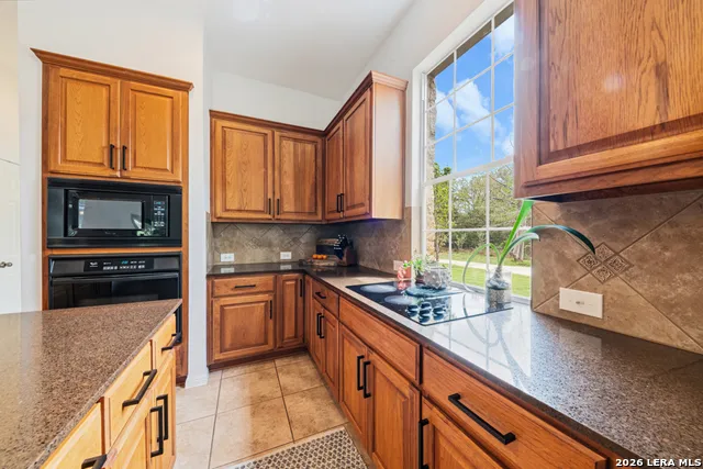 142 Carriage Ct Bastrop, TX 78602