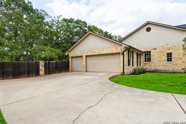 142 Carriage Ct Bastrop, TX 78602