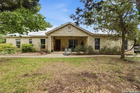 707 Oakridge Ln