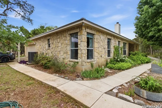 707 Oakridge Ln Pipe Creek, TX 78063