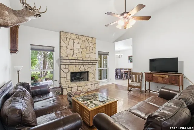 707 Oakridge Ln Pipe Creek, TX 78063