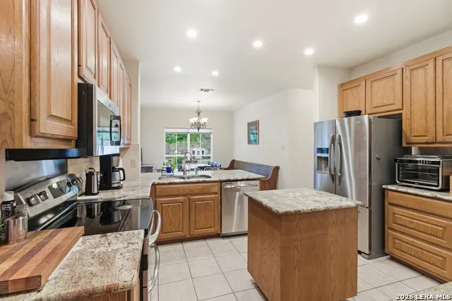 707 Oakridge Ln Pipe Creek, TX 78063