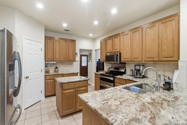 707 Oakridge Ln Pipe Creek, TX 78063