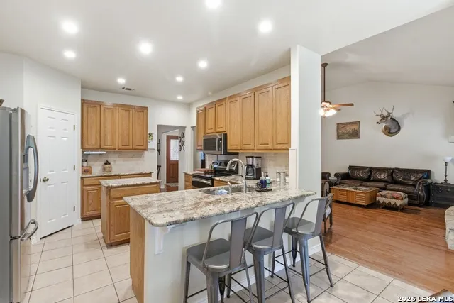 707 Oakridge Ln Pipe Creek, TX 78063