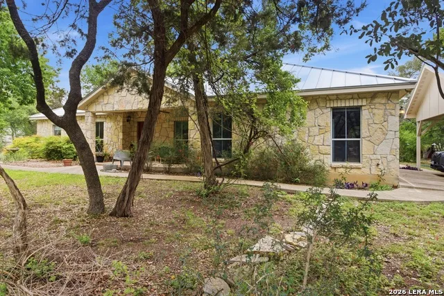 707 Oakridge Ln Pipe Creek, TX 78063