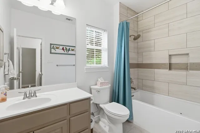 707 Oakridge Ln Pipe Creek, TX 78063