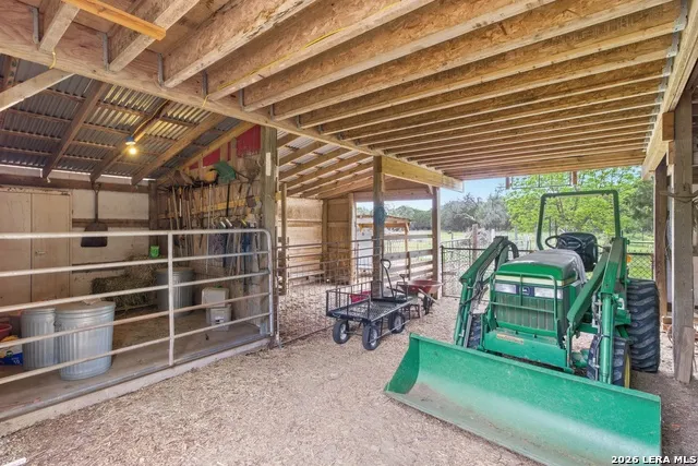 707 Oakridge Ln Pipe Creek, TX 78063