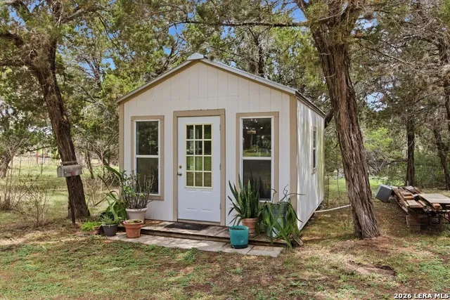 707 Oakridge Ln Pipe Creek, TX 78063