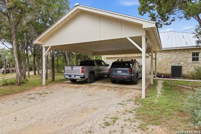 707 Oakridge Ln Pipe Creek, TX 78063