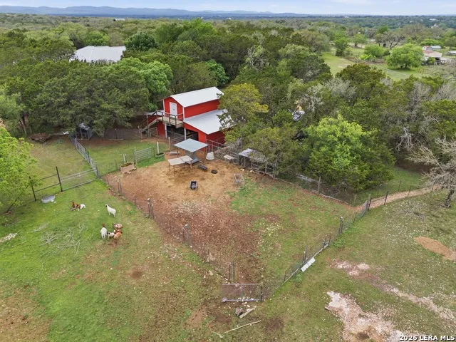 707 Oakridge Ln Pipe Creek, TX 78063