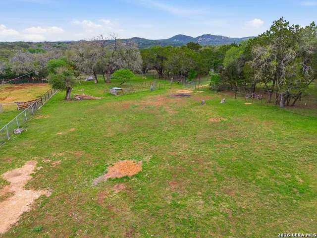 707 Oakridge Ln Pipe Creek, TX 78063