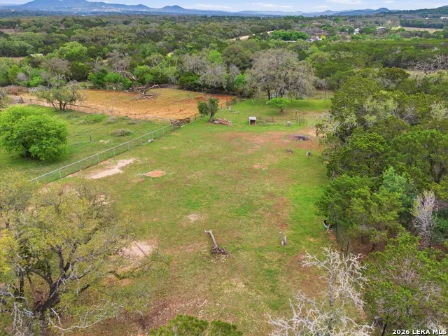 707 Oakridge Ln Pipe Creek, TX 78063