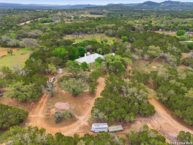 707 Oakridge Ln Pipe Creek, TX 78063