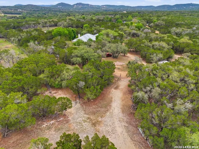 707 Oakridge Ln Pipe Creek, TX 78063