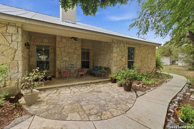 707 Oakridge Ln Pipe Creek, TX 78063