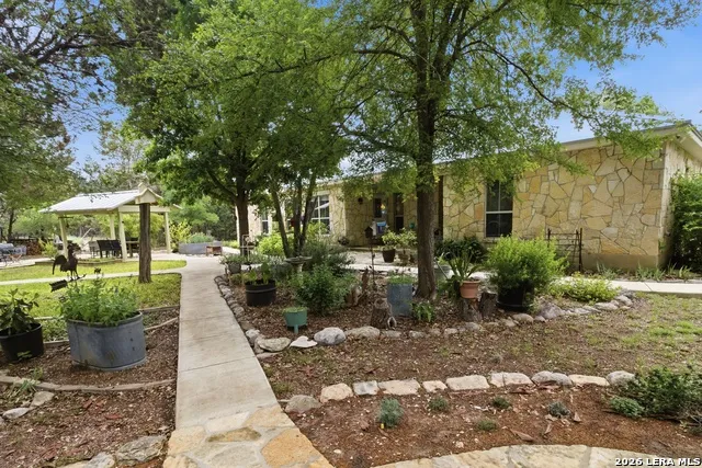 707 Oakridge Ln Pipe Creek, TX 78063