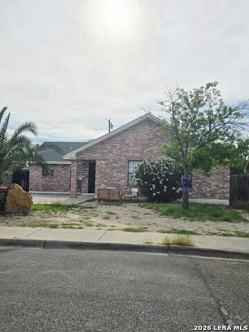 1045 Lazar Eagle Pass, TX 78852