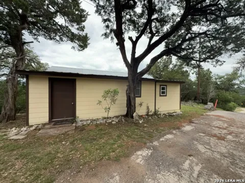 184 PARADISE LN