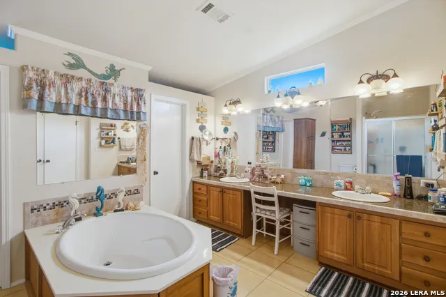 443 OAK HILLS RD Pipe Creek, TX 78063