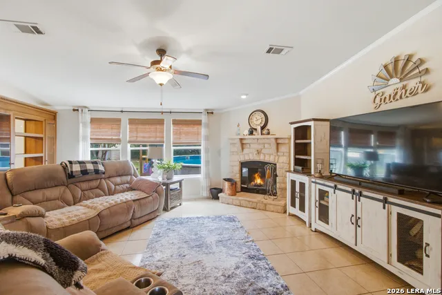 443 OAK HILLS RD Pipe Creek, TX 78063