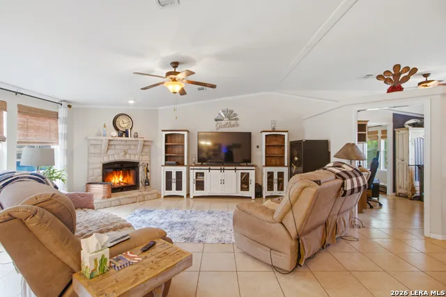 443 OAK HILLS RD Pipe Creek, TX 78063