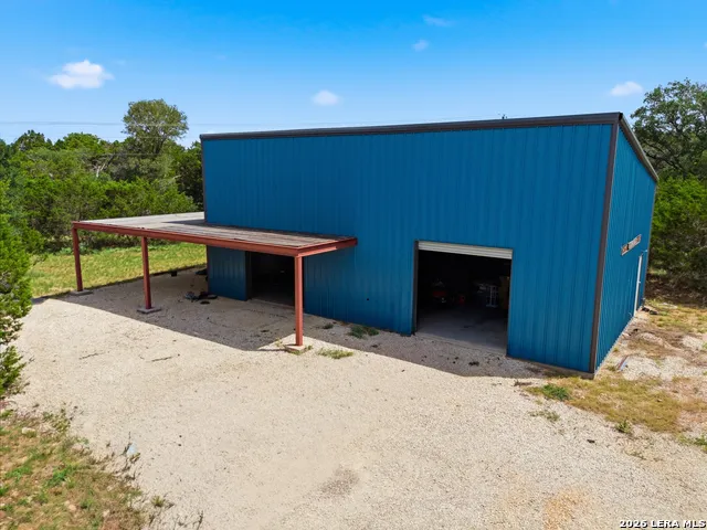 443 OAK HILLS RD Pipe Creek, TX 78063