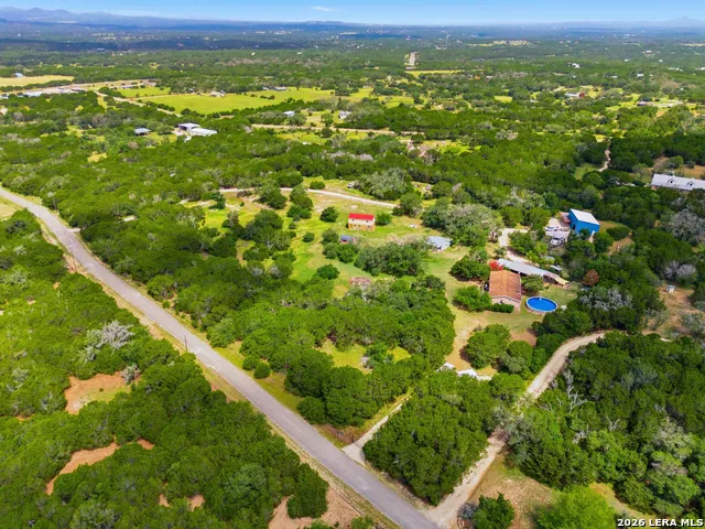 443 OAK HILLS RD Pipe Creek, TX 78063