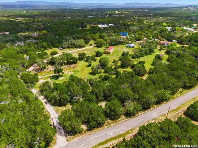 443 OAK HILLS RD Pipe Creek, TX 78063