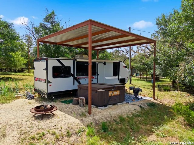 443 OAK HILLS RD Pipe Creek, TX 78063