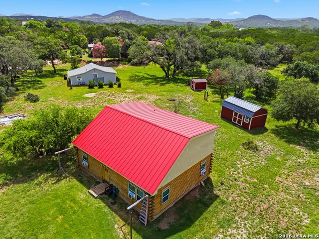 443 OAK HILLS RD Pipe Creek, TX 78063