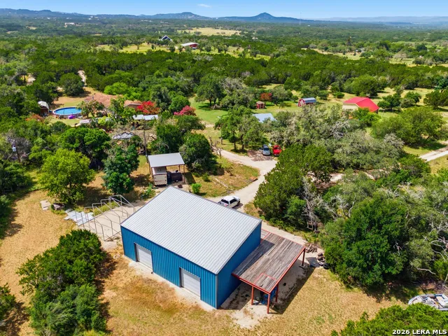 443 OAK HILLS RD Pipe Creek, TX 78063