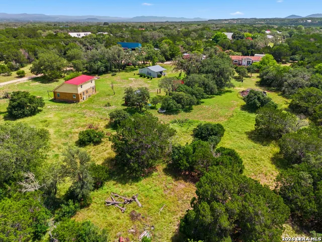 443 OAK HILLS RD Pipe Creek, TX 78063