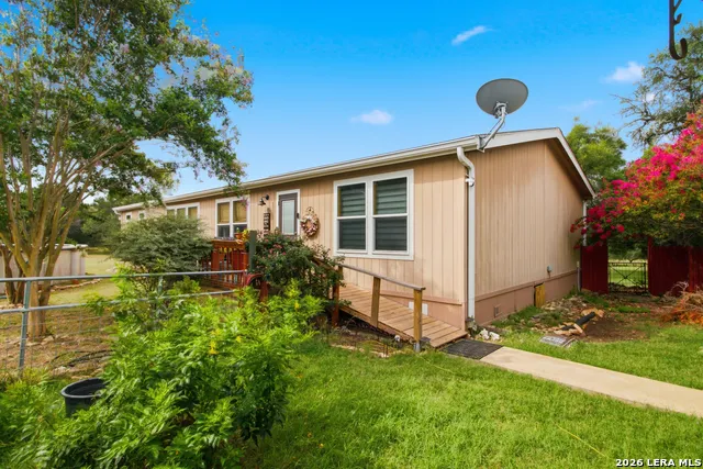 443 OAK HILLS RD Pipe Creek, TX 78063
