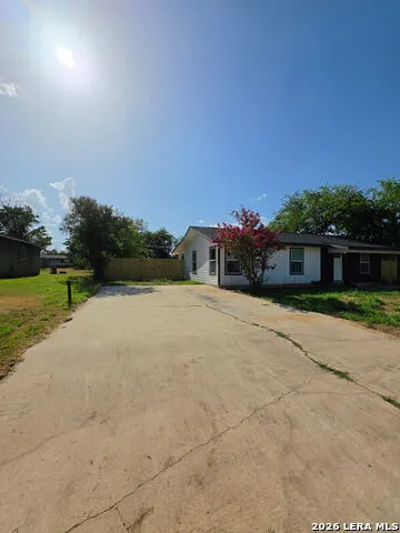 925 COLEMAN ST Poteet, TX 78065