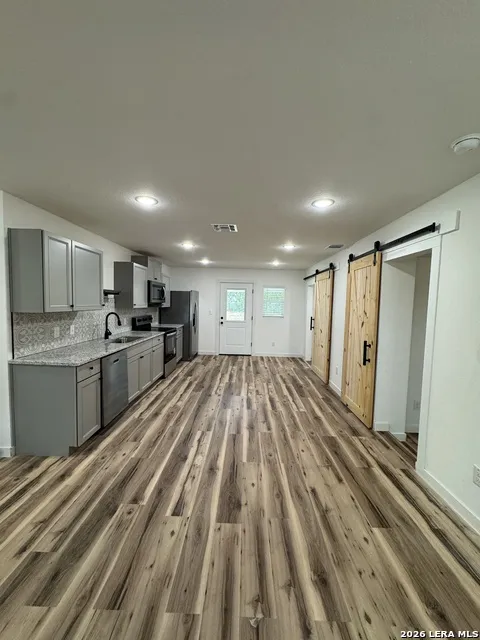 925 COLEMAN ST Poteet, TX 78065