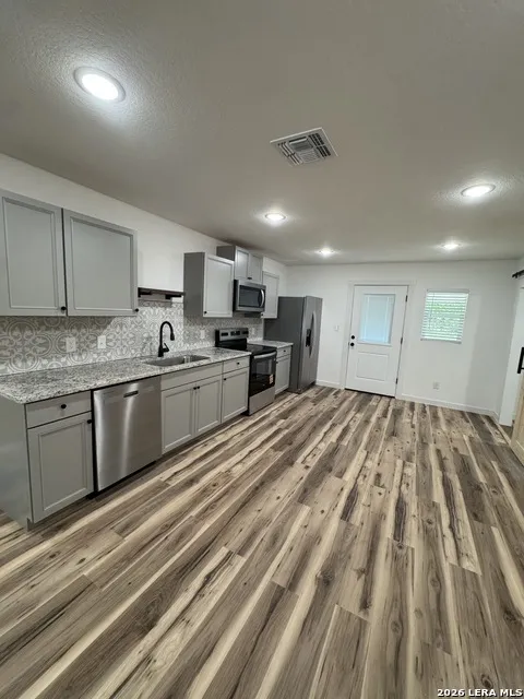 925 COLEMAN ST Poteet, TX 78065