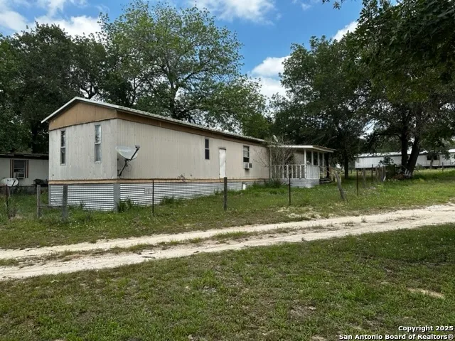 145 Highland Rd Poteet, TX 78065