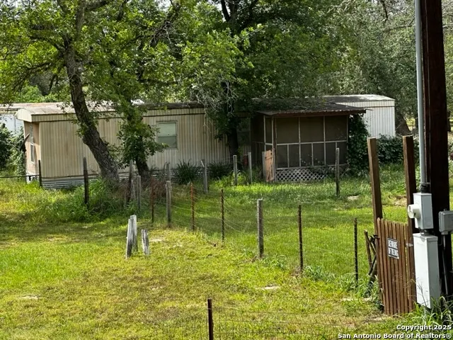 145 Highland Rd Poteet, TX 78065