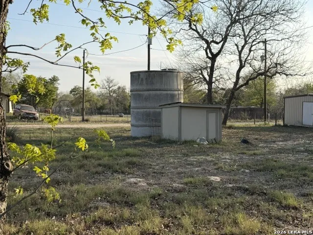145 Highland Rd Poteet, TX 78065