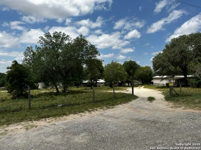145 Highland Rd Poteet, TX 78065