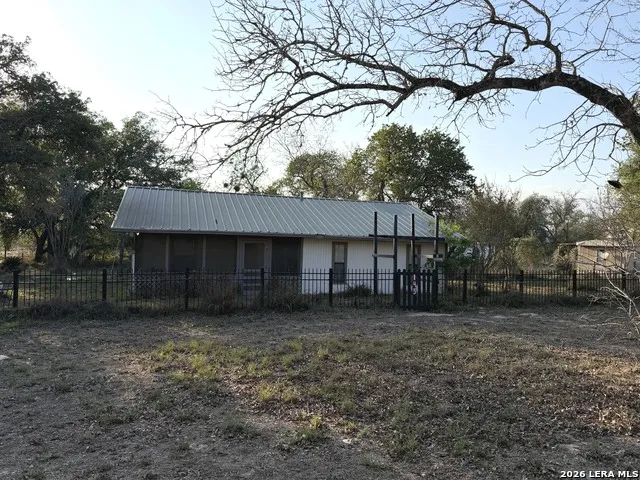 145 Highland Rd Poteet, TX 78065