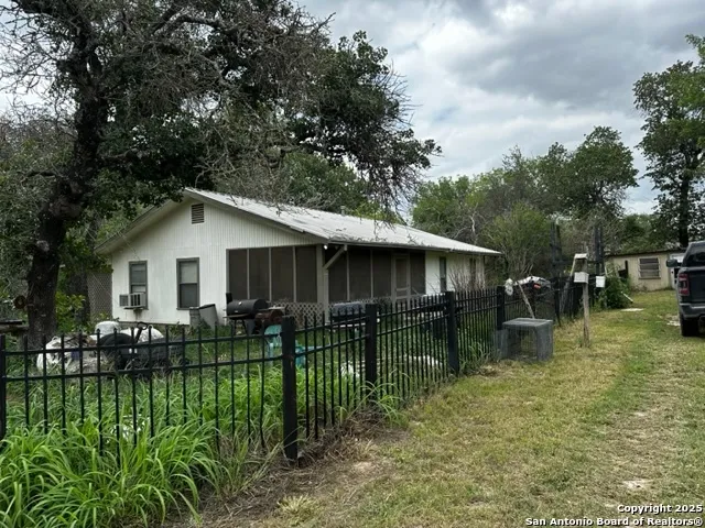 145 Highland Rd Poteet, TX 78065
