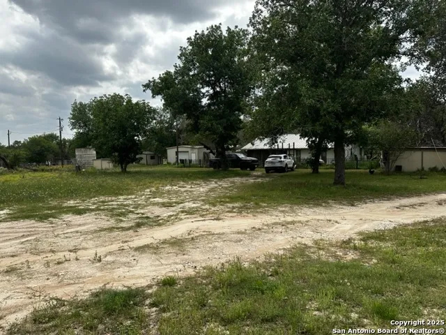 145 Highland Rd Poteet, TX 78065