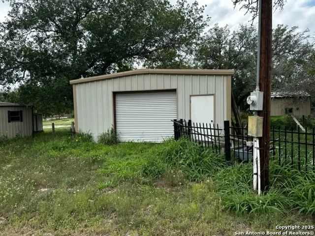 145 Highland Rd Poteet, TX 78065
