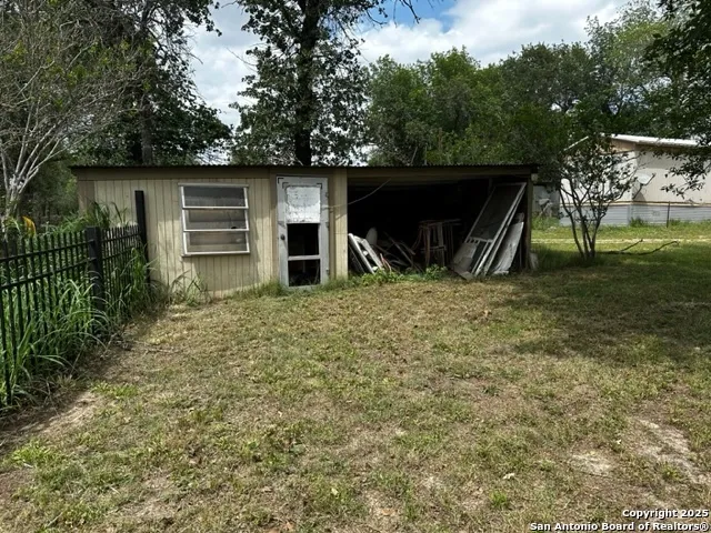 145 Highland Rd Poteet, TX 78065