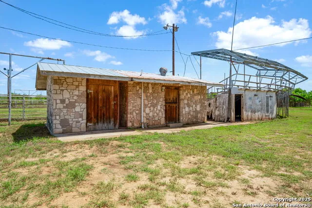 11224 Atkins Road Atascosa, TX 78002